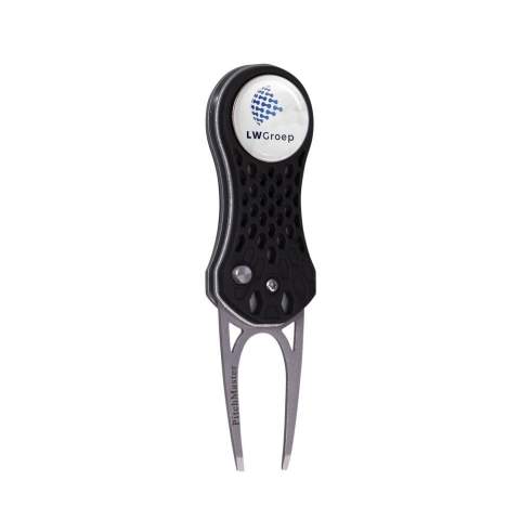 Leichte Pitchgabel aus Aluminium mit Kunststoffgehäuse und automatischem klappsystem, inkl. magnetischem Golfballmarker mit Doming