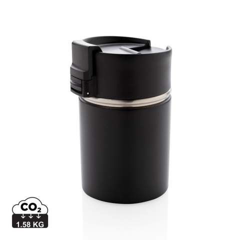 Geniet van de heerlijke smaak van uw koffie, en alleen van koffie in compact formaat! Maar wat u ook uit deze beker drinkt, u zult geen bijsmaak ervaren. Op de binnenwand is een keramiek coating aangebracht die de metaalachtige bijsmaak volledig elimineert. Deze vacuüm geïsoleerde mok houdt uw drankjes tot 5 uur warm (of 15 uur koud). Lekvrije deksel. Inhoud: 220ml. Geregistreerd ontwerp®<br /><br />HoursHot: 5<br />HoursCold: 15