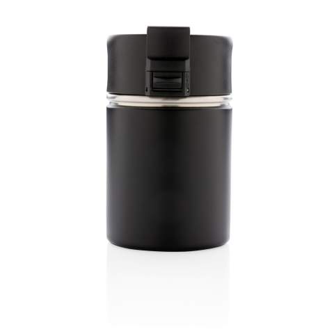 Geniet van de heerlijke smaak van uw koffie, en alleen van koffie in compact formaat! Maar wat u ook uit deze beker drinkt, u zult geen bijsmaak ervaren. Op de binnenwand is een keramiek coating aangebracht die de metaalachtige bijsmaak volledig elimineert. Deze vacuüm geïsoleerde mok houdt uw drankjes tot 5 uur warm (of 15 uur koud). Lekvrije deksel. Inhoud: 220ml. Geregistreerd ontwerp®<br /><br />HoursHot: 5<br />HoursCold: 15