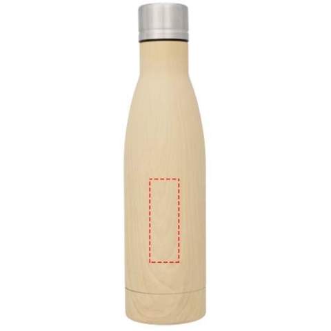 Mit der Kupfer-Vakuum Isolierflasche Vasa bleiben Ihre Getränke 12 Stunden lang heiß oder 48 Stunden lang kalt. Der doppelwandige Edelstahlbehälter mit Vakuumisolierung und verkupferter Innenwand hält Ihr Getränk je nach Bedarf heiß oder kalt. Die Flasche hat eine natürliche Holzoptik. Die Flasche ist BPA-frei und nach dem deutschen Lebensmittel- und Futtermittelgesetzbuch (LFGB) sowie nach REACH auf Phthalate geprüft und zugelassen. Fassungsvermögen: 500 ml. Geliefert in einer Geschenkbox.