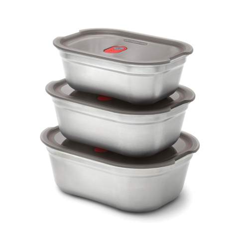 Ce lot de trois boîtes de préparation de repas en acier inoxydable allant au micro-ondes est conçu pour une utilisation quotidienne : léger, durable et hermétique. Elles sont idéales pour le stockage des aliments, les déjeuners sur le pouce ou les repas au four. Chaque récipient est doté d'une structure innovante en acier résistant au micro-ondes et d'un couvercle étanche, scellé sous vide, qui conserve les aliments frais plus longtemps. Le couvercle semi-transparent vous permet de voir d'un coup d'œil ce qu'il y a à l'intérieur, tandis que la base en acier inoxydable de haute qualité passe au lave-vaisselle, au congélateur et au four (le couvercle ne passe pas au four). Le système unique de fermeture du couvercle vous permet de passer vos aliments au micro-ondes sans retirer le couvercle, ce qui réduit le temps de chauffe et évite les éclaboussures. Conçus pour s'emboîter pour un rangement compact, ces récipients sans BPA offrent une fonctionnalité intelligente pour chaque repas.