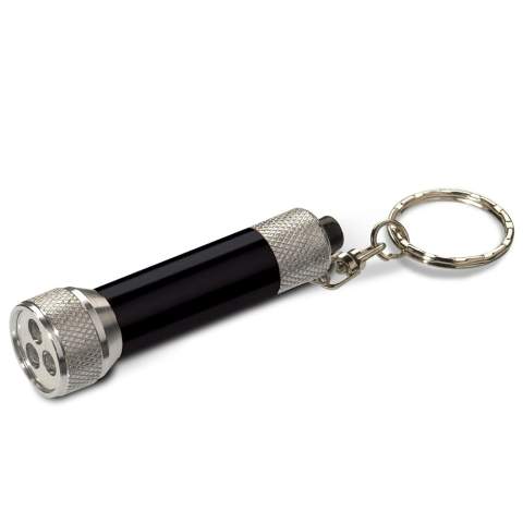 Lampe torche métal incluant trois LED et attache porte-clés. Piles incluses.