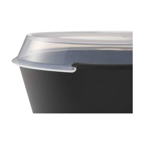 Handliche Kunststoffschale der Marke Circulware. 100% recycelbar. Für Poke Bowls, Salate, Currys und andere Köstlichkeiten geeignet. Mit dem mitgelieferten Deckel verschließbar (nicht luftdicht und nicht auslaufsicher). Stapelbar und daher platzsparend. Eine kluge Wahl, wenn es darum geht, Einwegbehälter für Speisen zum Mitnehmen zu ersetzen. Nicht für den Gefrierschrank geeignet. Mikrowellen- und spülmaschinengeeignet.  Um den Aufdruck zu erhalten, wird Waschen von Hand empfohlen. Fassungsvermögen 1.200 ml.