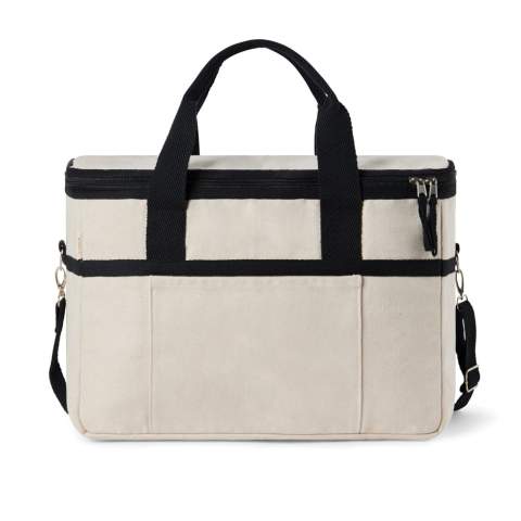 Découvrez notre panier réfrigérant spacieux, conçu pour garder vos produits préférés au frais pendant de longues périodes. Il est doté d'une bandoulière réglable et de poignées robustes pour un transport polyvalent. Fabriqué en toile recyclée de 500 g/m². La toile n'est ni teintée ni blanchie, ce qui élimine l'impact des produits chimiques sur l'environnement. Fabriqué à partir de matériaux 100 % recyclés, ce sac renforce notre engagement en faveur d'un approvisionnement responsable. Il est également doté de la technologie de traçage AWARE™, qui valide l'utilisation authentique de matériaux recyclés. 2 % des recettes de chaque produit vendu seront reversés à Water.org.