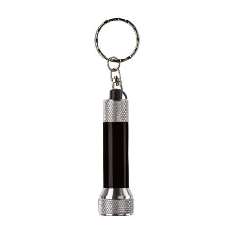Lampe torche métal incluant trois LED et attache porte-clés. Piles incluses.