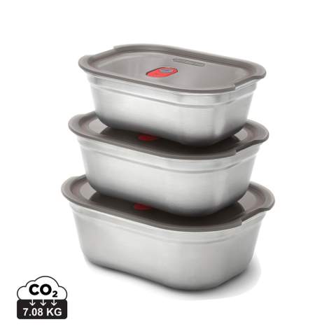 Ce lot de trois boîtes de préparation de repas en acier inoxydable allant au micro-ondes est conçu pour une utilisation quotidienne : léger, durable et hermétique. Elles sont idéales pour le stockage des aliments, les déjeuners sur le pouce ou les repas au four. Chaque récipient est doté d'une structure innovante en acier résistant au micro-ondes et d'un couvercle étanche, scellé sous vide, qui conserve les aliments frais plus longtemps. Le couvercle semi-transparent vous permet de voir d'un coup d'œil ce qu'il y a à l'intérieur, tandis que la base en acier inoxydable de haute qualité passe au lave-vaisselle, au congélateur et au four (le couvercle ne passe pas au four). Le système unique de fermeture du couvercle vous permet de passer vos aliments au micro-ondes sans retirer le couvercle, ce qui réduit le temps de chauffe et évite les éclaboussures. Conçus pour s'emboîter pour un rangement compact, ces récipients sans BPA offrent une fonctionnalité intelligente pour chaque repas.