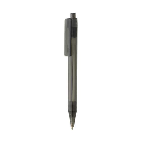 Deze prachtige pen is gemaakt van 100% gerecycled GRS-gecertificeerd RPET. GRS-certificering zorgt voor een volledig gecertificeerde toeleveringsketen van de gerecyclede materialen. Totaal gerecycled materiaal: 80% op basis van het totale gewicht van het item. Absoluut perfect voor het communiceren van uw merkboodschap. Inclusief ca. 1200 m schrijflengte Duitse Dokumental® blauwe inktvulling met TC-ball voor ultraglad schrijven.