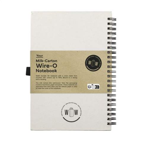 WoW! Carnet de notes A5 avec couverture en briques de lait recyclées (jusqu'à 70%). Avec environ 70 feuilles / 140 pages de papier ligné de couleur crème (80 g/m²) et un porte-stylo pratique. Reliure solide en spirale.  Les cartons de lait sont composés d'aluminium, de papier et de plastique. Ces matériaux sont séparés les uns des autres et le papier restant est utilisé pour fabriquer la couverture de ce carnet. En raison de l'utilisation de matériaux recyclés, petites imperfections dans le matériau peuvent être visibles. Cela confère au produit un aspect unique.