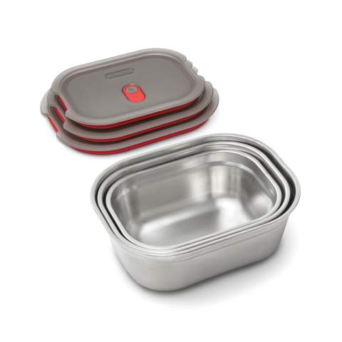 Ce lot de trois boîtes de préparation de repas en acier inoxydable allant au micro-ondes est conçu pour une utilisation quotidienne : léger, durable et hermétique. Elles sont idéales pour le stockage des aliments, les déjeuners sur le pouce ou les repas au four. Chaque récipient est doté d'une structure innovante en acier résistant au micro-ondes et d'un couvercle étanche, scellé sous vide, qui conserve les aliments frais plus longtemps. Le couvercle semi-transparent vous permet de voir d'un coup d'œil ce qu'il y a à l'intérieur, tandis que la base en acier inoxydable de haute qualité passe au lave-vaisselle, au congélateur et au four (le couvercle ne passe pas au four). Le système unique de fermeture du couvercle vous permet de passer vos aliments au micro-ondes sans retirer le couvercle, ce qui réduit le temps de chauffe et évite les éclaboussures. Conçus pour s'emboîter pour un rangement compact, ces récipients sans BPA offrent une fonctionnalité intelligente pour chaque repas.