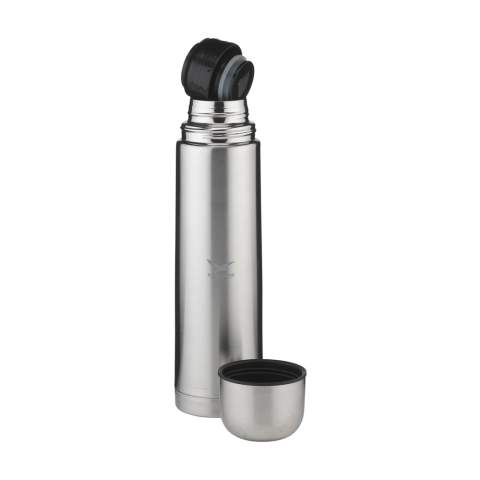 Bouteille thermo à double paroi en acier inoxydable et isolé sous vide. Donc incassables et solides. Le vide entre les parois isole le contenu et garde votre boisson chaude ou froide pendant longtemps. Avec bouchon/gobelet et système verseur pratique. Anti-fuite. Ne passe pas au lave-vaisselle. Capacité 1000 ml. Chaque article est fourni dans une boite individuelle en papier kraft marron.