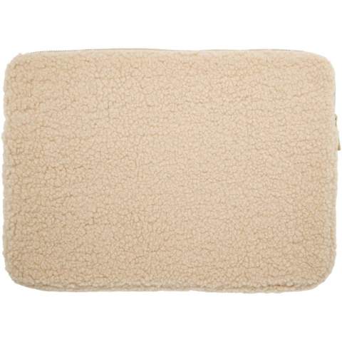 Die Bear Sherpa-Laptophülle besteht aus GRS-zertifiziertem recyceltem Polyester. Sie verfügt über ein geräumiges Hauptfach für einen 13" Laptop sowie über zwei Innentaschen zur ordentlichen Verstauung von Zubehör. Fassungsvermögen: 2 Liter.