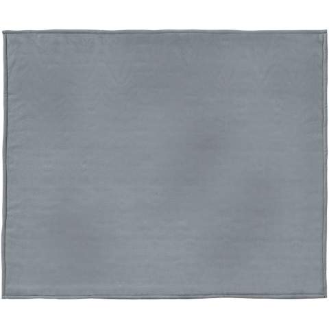Se réchauffer rapidement n'est pas difficile avec la luxueuse couverture Springwood en polaire douce et en sherpa à carreaux mesurant 150 x 125 cm. La couverture est fabriquée à partir d'une combinaison de polaire de 140 g/m² et de sherpa de 180 g/m². Cette composition offre un matériau doux et confortable qui crée rapidement la chaleur nécessaire et retient la chaleur corporelle. En outre, elle est légère et facile à entretenir. Pour ranger la couverture, il suffit de la rouler et de la mettre dans la pochette incluse avec fermeture à cordon. La couverture est munoe d'une fermeture zippée sur le côté pour faciliter le marquage.