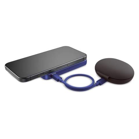 Un Powerbank magnétique sans fil ultra-mince de 5000 mAh. C'est la solution idéale pour la recharge sans fil lorsque vous êtes en déplacement. Grâce à ses puissants aimants, il reste fermement fixé à votre téléphone ou à votre étui doté d'une fonction magnétique (iPhone 12 et ultérieurs). Le Powerbank est fabriqué à partir de matériaux légers. Avec ses coins arrondis et sa finition métallique, il attire tous les regards ! Sortie sans fil 5W/7,5W. Sortie totale 5V/3A. Convient à tous les téléphones et autres produits qui prennent en charge la charge sans fil et USB-C jusqu'à un maximum de 20W PD.
