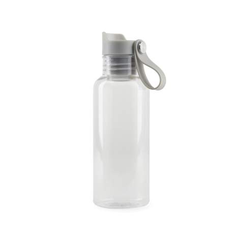 Geniet van het gemak van onze met één hand te bedienen drinkware, speciaal ontworpen voor koude dranken. De drukknop bovenop maakt eenvoudig gebruik onderweg mogelijk. Gemaakt van gerecycled PET. Dit artikel heeft een totaal van 63% gerecycled materiaal op basis van het totale gewicht. Deze stijlvolle en praktische fles mag alleen met de hand worden gewassen en is uitsluitend geschikt voor koude dranken. Ideaal voor dagelijks gebruik. Inclusief FSC-gecertificeerde kraft verpakking.