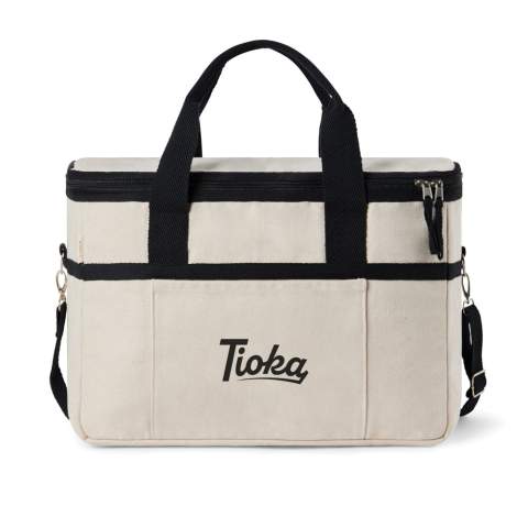 Découvrez notre panier réfrigérant spacieux, conçu pour garder vos produits préférés au frais pendant de longues périodes. Il est doté d'une bandoulière réglable et de poignées robustes pour un transport polyvalent. Fabriqué en toile recyclée de 500 g/m². La toile n'est ni teintée ni blanchie, ce qui élimine l'impact des produits chimiques sur l'environnement. Fabriqué à partir de matériaux 100 % recyclés, ce sac renforce notre engagement en faveur d'un approvisionnement responsable. Il est également doté de la technologie de traçage AWARE™, qui valide l'utilisation authentique de matériaux recyclés. 2 % des recettes de chaque produit vendu seront reversés à Water.org.