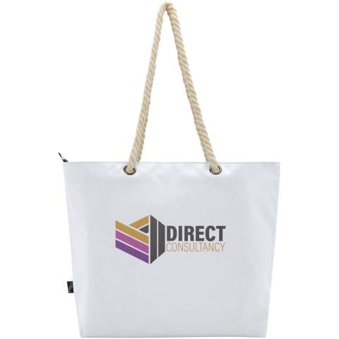 The Panama cooler tote bag is made from GRS certified recycled polyester, and features a large zipped main compartment, and high-quality aluminium foil and cotton cord handles. Suitable for various activities such as grocery shopping or for a day at the beach or in the park. Volume capacity: 23 litres. Resistance up to 10 kg weight. PVC free.
