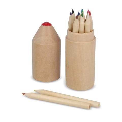Ein hochwertiges Set mit 12 Buntstiften in einer Holzbox in Bleistiftform. Dieses Set eignet sich sowohl für angehende Künstler als auch für Profis. Es ist ideal für kreative Projekte und eignet sich hervorragend als Geschenk. 