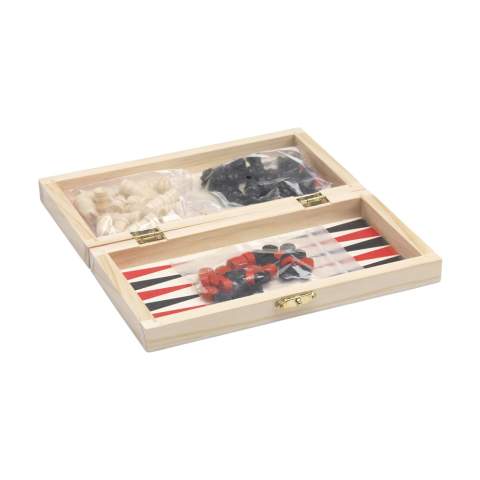 WoW! Boîte de jeu avec 3 jeux : jeu de dames, échecs et Backgammon. Comprend des pièces de jeu en bois et un dé. La boîte est fabriquée en bois de pin FSC 100% certifié. Avec des images des jeux de société à l'extérieur et à l'intérieur. Règles du jeu incluses. Chaque article est fourni dans une boite individuelle en papier kraft marron.