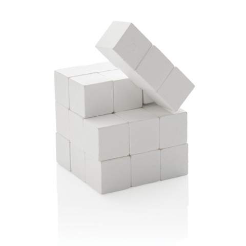 Daag jezelf uit met dit houten denkspel! Deze mooie en intrigerende puzzel is gemaakt van houten stukken die een kubus vormen. Het uit elkaar halen van de kubus is eenvoudig, maar het weer in elkaar zetten is een ander verhaal!De puzzel is een genot om mee te spelen en zorgt voor hersenkrakende pret. De puzzel wordt geleverd in een canvas etui om gemakkelijk op te bergen.