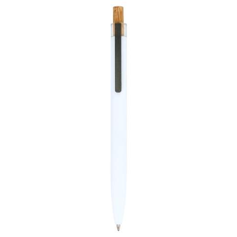 Le stylo à bille Kalmar offre un design élégant pour une expérience d'écriture fluide et fiable. Fabriqué à partir d'aluminium recyclé, il offre un agréable toucher et un poids satisfaisant dans votre main lorsque vous écrivez.