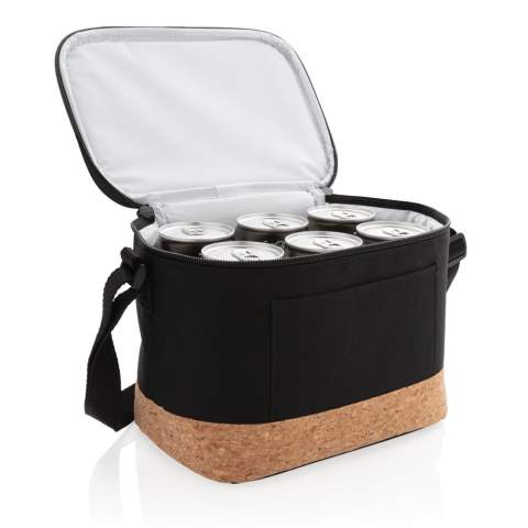 Halten Sie Ihre Getränke und Essen auf Temperatur bis Sie sie genießen möchten. Diese Kühltasche für bis zu 6 Dosen hat einen Schultergurt um sie auf vielerlei Arten tragen zu können.