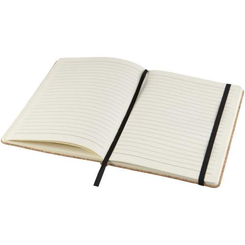 Ein Notizbuch in der Größe A5 mit Korkeinband, schwarzem Gummi und Band. Mit 80 Blatt liniertem 70 g/m² Papier.