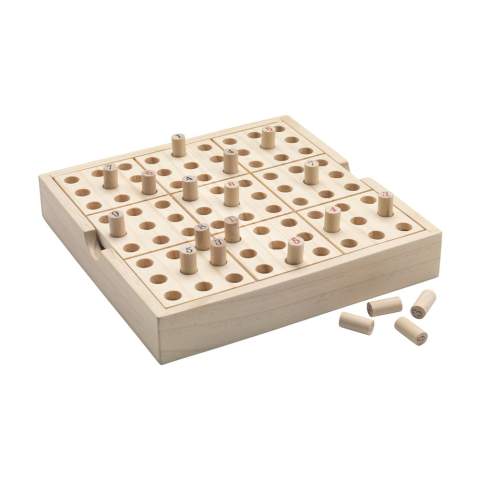 WoW! Luxe Sudokubord met deksel, gemaakt van FSC 100% gecertificeerd dennenhout. Het deksel is tevens het speelbord. De bijbehorende 81 pionnen zijn voorzien van getallen en op te bergen in de 9-vaks spellenkist. Inclusief ca. 10 speelkaarten en spelregels. Per stuk in kraft doos.