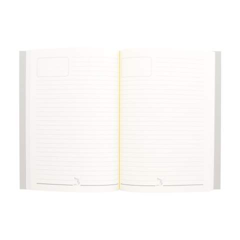 WoW! Notebook in A5 format. With approx. 100 sheets/200 pages of lined paper (80 g/m²). The softcover consists of 15% agricultural and organic waste such as tomatoes, peppers, plants and onions. This waste is mixed with recycled paper from Europe. A handy notebook for taking notes and writing down ideas.