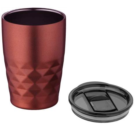 The Geo tumbler has a double-wall vacuum construction with copper insulation which means it keeps drinks hot for 8 hours and cold for 24 hours. The construction prevents condensation on the outside of the tumbler. Easy sipping, push-on lid with slide closure. Wide opening for comfortable filling and pouring. Volume capacity is 350 ml. Presented in an Avenue gift box.