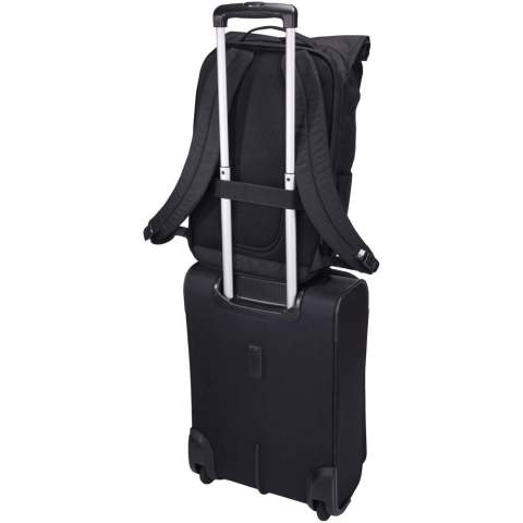 Der Case Logic Variate 17" Laptop-Rucksack ist ein eleganter und vielseitiger Begleiter für Arbeit, Reisen und den Alltag. Dank des Rolltop-Designs lässt sich das Volumen von 28 auf 33 Liter erweitern. So ist eine flexible Aufbewahrung im modernen Look möglich. Er besteht zu 85 % aus recycelten Materialien, darunter ein Außenmaterial, Futter und Mesh aus jeweils 100 % recyceltem Polyester. Zudem ist er mit einer PFAS-freien, wasserabweisenden Beschichtung versehen. Im Inneren befindet sich ein Fach für Laptops bis zu 17" sowie Platz für Tablet, Tastatur, Maus und weiteres Zubehör. Eine herausnehmbare Organisations-Tasche sorgt für Ordnung und erleichtert den Wechsel zwischen Zuhause und Büro. Außen bieten zwei erweiterbare Seitenfächer schnellen Zugriff auf Wasserflaschen oder Regenschirme. Der Rucksack wurde für den täglichen Komfort entwickelt und verfügt über eine atmungsaktive, gepolsterte Rückwand und Schultergurte sowie einen Durchzugsriemen zur einfachen Befestigung an Rollkoffern.