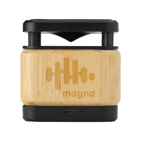 Haut-parleur Bluetooth et chargeur sans fil 2-en-1, en magnifique bambou naturel certifié FSC 100% et en ABS. La combinaison idéale pour charger et écouter. Le haut-parleur sans fil Bluetooth de 3 W (version 4.2) est rechargeable et garantit une excellente reproduction sonore. Fréquence : 20 Hz - 20 KHz. Avec une batterie de 400 mAh intégrée pour une durée d’écoute  allant jusqu'à 3 heures. Le chargeur sans fil de 5 W est compatible avec les appareils prenant en charge la charge sans fil Qi (dernière génération d’Android et d’iPhone à partir du modèle 8). Entrée : 5 V / 1 A. Sortie sans fil : 5 V / 0,8 A. Câble de charge USB-C et mode d’emploi inclus. Chaque article est fourni dans une boite individuelle en papier kraft marron.