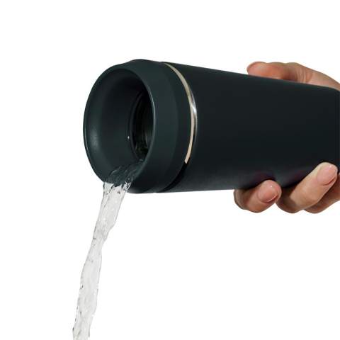 Voici le mug Topl, 354 ml, pour votre boisson préférée. Fabriqué à partir de matériaux recyclés certifiés RCS et isolé sous vide, il conserve les boissons à la température idéale. Son design de couvercle 360°  transparent breveté offre praticité et style pour vos aventures quotidiennes, que vous vous promeniez dans le parc ou que vous vous rendiez au travail.<br /><br />HoursHot: 5<br />HoursCold: 15