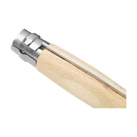 Taschenmesser der Marke Opinel. Die Klinge ist aus rostfreiem Sandvik-Stahl 12C27 gefertigt. Der Griff aus Buchenholz ist mit einer Schutzschicht aus Lack gegen Feuchtigkeit und Schmutz versehen. 95% des Holzes stammt von französischen, nachhaltig geführten Betrieben. Am Griff ist eine Lederkordel angebracht. Geöffnet hat das Messer eine Länge von 19 cm. Gesichert mit einer Virobloc®-Verriegelung. Dieses Messer ist ideal für Picknick und Grillabende, aber auch zum Angeln oder für andere Aktivitäten im Freien. Ein alltagstaugliches Taschenmesser, das man wirklich für alles nutzt. Made in France. Beachten Sie, dass möglicherweise lokale Vorschriften für den Besitz und / oder das Tragen von Messern oder Multitools in der Öffentlichkeit gelten.