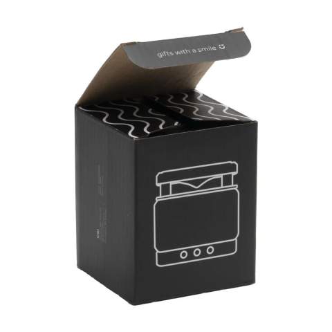 Haut-parleur Bluetooth et chargeur sans fil 2-en-1, en magnifique bambou naturel certifié FSC 100% et en ABS. La combinaison idéale pour charger et écouter. Le haut-parleur sans fil Bluetooth de 3 W (version 4.2) est rechargeable et garantit une excellente reproduction sonore. Fréquence : 20 Hz - 20 KHz. Avec une batterie de 400 mAh intégrée pour une durée d’écoute  allant jusqu'à 3 heures. Le chargeur sans fil de 5 W est compatible avec les appareils prenant en charge la charge sans fil Qi (dernière génération d’Android et d’iPhone à partir du modèle 8). Entrée : 5 V / 1 A. Sortie sans fil : 5 V / 0,8 A. Câble de charge USB-C et mode d’emploi inclus. Chaque article est fourni dans une boite individuelle en papier kraft marron.