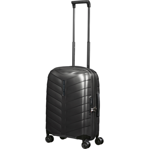 Geef jouw reisuitrusting een upgrade met onze Attrix koffers. Deze collectie is opmerkelijk sterk, licht en schokbestendig, dankzij zijn innovatieve Roxkin™ materiaal dat voor de schalen wordt gebruikt. Verkrijgbaar in verschillende prachtige kleuren, van stijlvol Dune tot levendig Red. Trek er op uit met deze Made in Europe collectie.