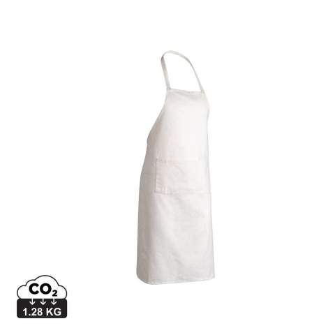 Eine wahre Geschichte über Nachhaltigkeit! Diese 180gr Recycled Cotton Schürze wurde mit AWARE™ Tracer hergestellt. Mit AWARE™ wird die Verwendung von echten recycelten Gewebematerialien ( 70% rCotton und 30% rPET) sowie die Angaben zur Wasserreduzierung durch disruptive physische Tracer und Blockchain-Technologie garantiert. Sparen Sie Wasser und verwenden Sie echte recycelte Stoffe. Weiterhin werden 2% des Erlöses jedes verkauften Impact-Produkts an Water.org gespendet. Nie wieder fleckige Kleidung. Diese schöne Schürze hat Riemen an der Taille für eine perfekte Passform, und die Vordertasche eignet sich perfekt für Löffel oder andere Accessoires, die Sie beim Kochen griffbereit haben müssen. Die Wassereinsparungen basieren auf Zahlen im Vergleich zu herkömmlichen Fasern. Diese berechnete Angabe basiert auf zuverlässigen Ökobilanzdaten, die von Textile Exchange in ihren Material Snapshots 2016 veröffentlicht wurden.
