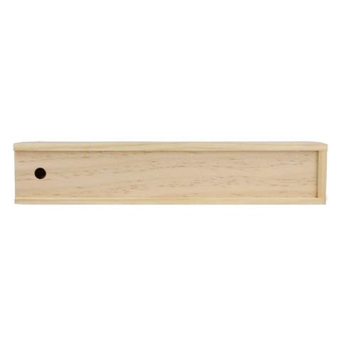 Deze set van 12 kleurpotloden wordt geleverd in een stijlvolle houten schuifdoos. De doos is ideaal voor kunstenaars en knutselaars en biedt een verfijnde opslagoplossing die zowel functioneel is als promotioneel.  Ideaal om cadeau te geven of voor persoonlijk gebruik, het deksel bevat een liniaal op de achterkant!
