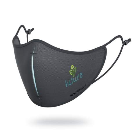 Dit comfortabele XD DESIGN gezichtsmasker is gemaakt voor ieder gezicht. Lichtgewicht drielaags ontwerp; De polyester voorlaag is behandeld met ViralOff®, een technologie die als extra beschermlaag fungeert tegen bacterieen. De middelste laag bevat een uniek, in het laboratorium getest Hyproof® Nanofiber-filter. Deze filter heeft een filterefficiëntie van 95%. De binnenlaag is gemaakt van polyester. Met driedimensionale kinstructuur en neusbrug voor gemakkelijk ademen. Deze set bestaat uit: 1 herbruikbaar en wasbaar gezichtsmasker, 5 herbruikbare filters, 1 opbergzakje. Dit masker is geen medisch hulpmiddel in de zin van Verordening EU / 2017/745 (chirurgische maskers) en het is ook geen persoonlijke beschermingsmiddelen in de zin van Verordening EU / 2016/425 (filtermaskers type FFP2). Geregistreerd ontwerp®<br /><br />PVC free: true