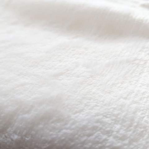 Entdecken Sie ultimativen Komfort mit der Sherpa-Fleece-Picknickdecke, perfekt für jedes Abenteuer. Dieser aus 100 % Polyester gefertigte Teppich bietet luxuriöse Weichheit und Haltbarkeit, die Ihr Erlebnis auf die nächste Stufe heben. Mit einem Gewicht von 300 g/m² und einer großzügigen Größe von 150 x 120 cm ist dieser Teppich ideal für Erwachsene, die Qualität und Stil lieben. Diese Picknickdecke ist Ihr perfekter Begleiter für warme, unvergessliche Momente.