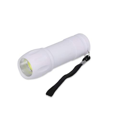 Torche compacte fabriquée en ABS recyclé et dotée d'une lampe COB de 80lm. Elle est équipée d'une dragonne pour faciliter le transport et de 3 piles AAA pour une utilisation immédiate. Idéale pour les tâches quotidiennes et les activités de plein air.