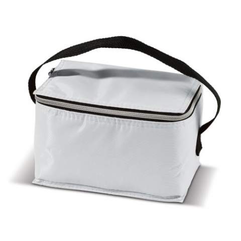 Polyester-Kühltasche mit Griff für den Transport. Kompakt und geeignet für sechs Dosen (330ml), mit einem  Reißverschluss zum Verschließen der Tasche. Eine perfekte Kühltasche für einen Sommertag.