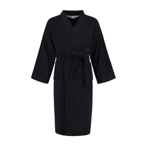 Der Sophie Muval Bademantel Kimono: Für einen entspannten Morgen oder einen ruhigen Tag im Haus. Dieser weiche Bademantel aus 100% ringgesponnener Baumwolle mit 380gr/m² ist in den Größen S/M und L/XL erhältlich und ist ein wunderbar bequemer Artikel, mit dem Sie sich zuhause richtig wohlfühlen können! Besticken Sie den schicken, Öko-Tex zertifizierten Artikel nach Ihren Wünschen und machen Sie sich einen entspannenden Wellnesstag zuhause!  