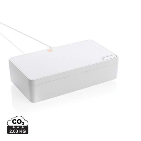 Mit diesem multifunktionalen UV-C Sterilisator beseitigen Sie bis zu 99,9% der Baktieren. Legen Sie einfach Ihre Ohrhörer, Ihren Schmuck, Ihre Uhr oder Gesichtsmaske ein und sterilisieren Sie sie so mithilfe der UV-C Technologie. Wählen Sie zwischen dem Quick-Clean in 90 Sekunden oder dem Komplettprogramm mit 5 Minuten Länge und starten so die 2 Quecksilber-freien UV-C LED's - sie haben eine Lebensdauer von bis zu 10.000 Stunden. Inklusive 100cm langem PVC-freiem Type-C Kabel aus TPE-Material.