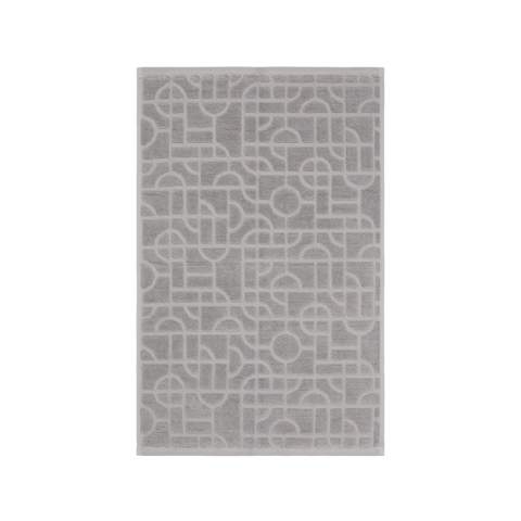 Un ajout luxueux à votre salle de bain fabriqué à partir de coton 100 % biologique, cet ensemble comprend deux grandes serviettes (135 x 65 cm) et deux petites serviettes (65 x 40 cm), assurant à la fois fonctionnalité et style. Avec un grammage moelleux de 500 g/m², ces serviettes offrent une bonne capacité d'absorption et de douceur. Le motif géométrique subtil ajoute une touche d'élégance au décor de votre salle de bain, tandis que le matériau en coton biologique offre une sensation de qualité sans compromettre le confort. Chaque ensemble est soigneusement emballé dans un emballage kraft certifié FSC®. L'Organic Content Standard (OCS) vérifie les matériaux issus de l'agriculture biologique et les suit depuis la source jusqu'au produit final. Ce produit contient 99% de coton biologique certifié OCS.