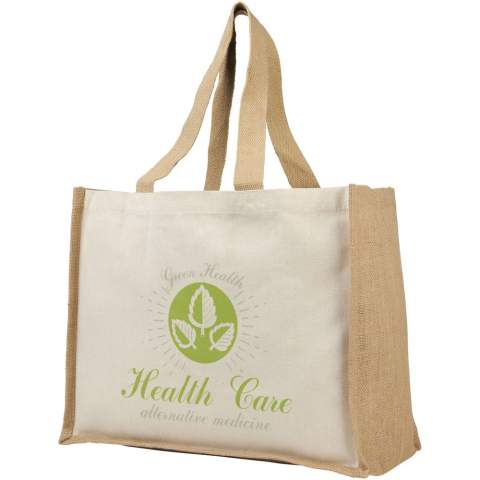 The Varai canvas and jute tote bag with 23 litre capacity is the ideal bag for grocery shopping, weekend outings, or any other daily errands. A combination of 320 g/m² canvas and 330 g/m² jute gives the bag a sturdy feel and a resistance of up to 12 kg weight. Made in India and OEKO-Tex certified.