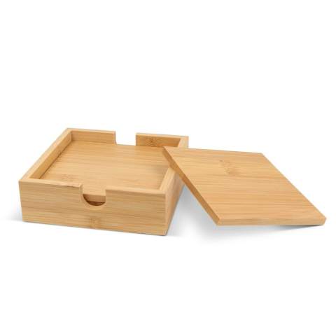 Verhoog de esthetiek van je tafel met onze Bamboe onderzetterset. Deze set van vier is gemaakt van milieuvriendelijk bamboe en combineert stijl en duurzaamheid naadloos. Bescherm je oppervlakken op een chique, natuurlijke manier.