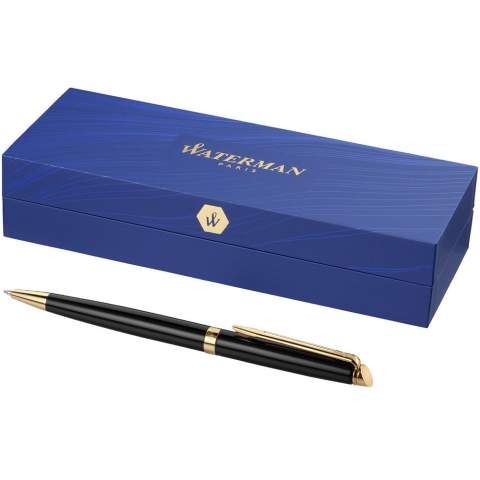 A pure, simple, timeless line. Hémisphère – both highly practical and discreet – slides, unnoticed, into a pocket, bag or diary. A design that combines natural, seductive elegance with true magnetism. Delivered with a Waterman gift box. Exclusive design.