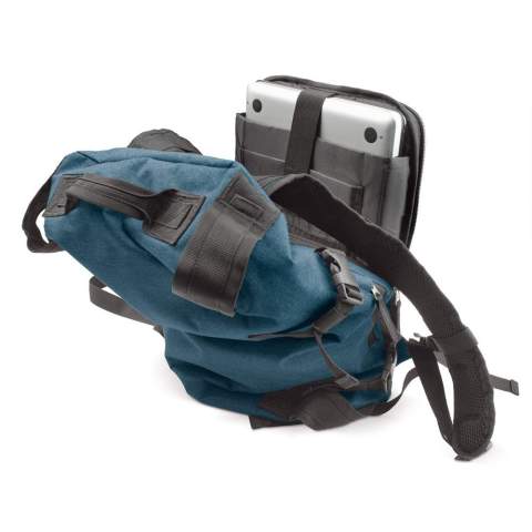 Großer und bequemer Schwerlastrucksack mit gepolsterten Schultergurten und Rückwand. Diebstahlsicher durch einen Reißverschluss auf der Rückseite. Im Inneren gibt es reichlich Platz für Laptop (bis zu 15”) und Tablet. Reißverschlusstaschen an beiden Seiten bieten zusätzlichen Stauraum. 
