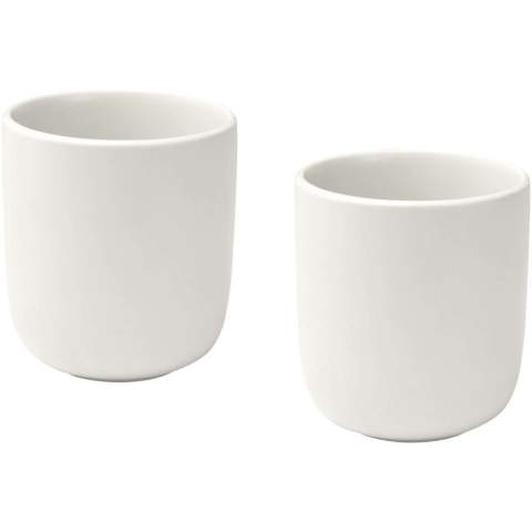 Enjoy your favourite hot beverages with the Male 2-piece 200 ml ceramic cup set. Perfectly sized for coffee, tea, or other drinks, each cup features a smooth finish and ergonomic design for a comfortable grip. The sleek, modern style adds elegance to any kitchen or café setting.
