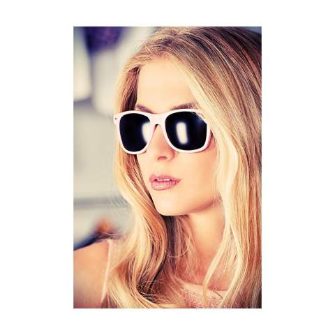 Stylish sunglasses, with UV 400 protection (according to European standards).